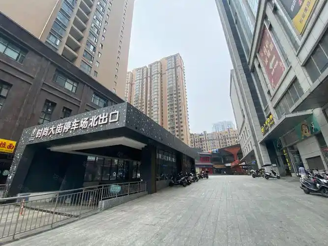 汉神购物广场长和国际电梯口274平5加1特价出租丨地铁口多套,西安经开