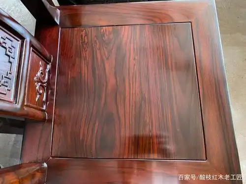 印尼黑酸枝的圆桌,漂亮的黑筋纹理很有个性