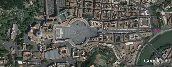 广场继续向东是宽阔的协和大道,成为圣彼得大教堂的前导空间