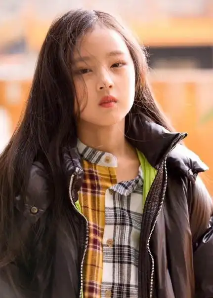 我们少年时代果果跨越式长大9岁就拥有漫画腿上帝不公平