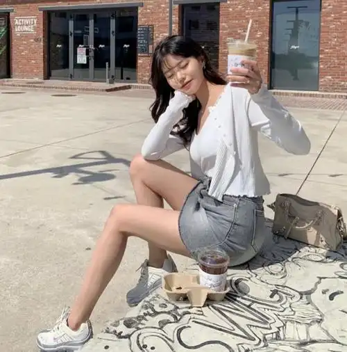 胸大女生图片(胸大就活该被嘲吗) - 赤虎壹号