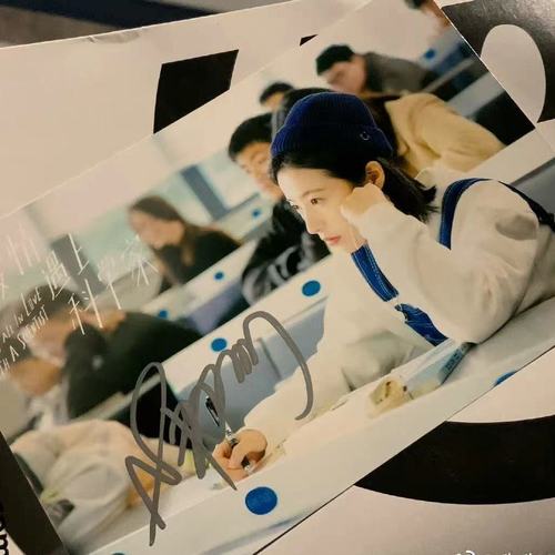 周雨彤亲笔签名照亲签保真粉丝应援周边产品正品收藏无印刷