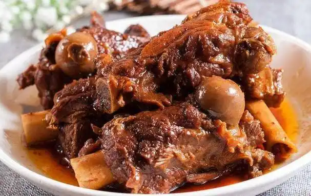 "红烧大骨头:味蕾的盛宴与情感的纽带"