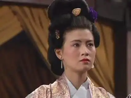 三国表面上是男人在明争暗斗,但女人的影子也不时闪现,虽然在正史中或