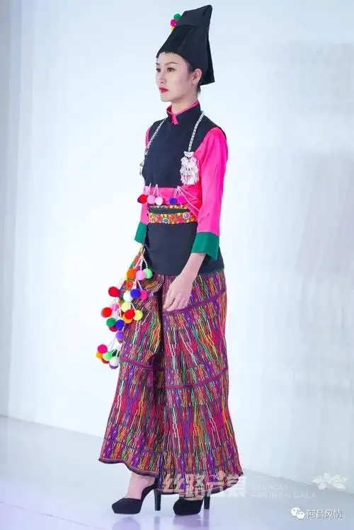 太美啦!阿昌族服饰又登上丝路云裳云上昆明民族时装周