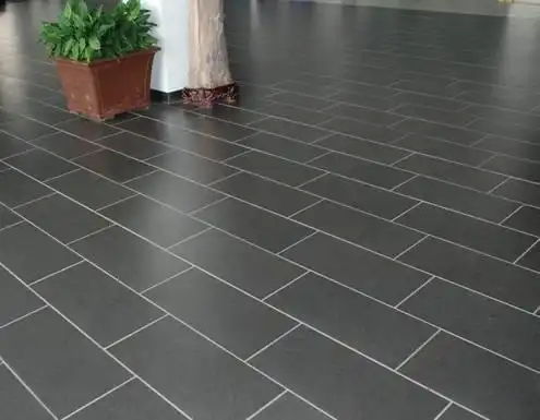 看:地砖花色品种非常多 ,产品自身质量和镶贴质量都对使用寿命和效果