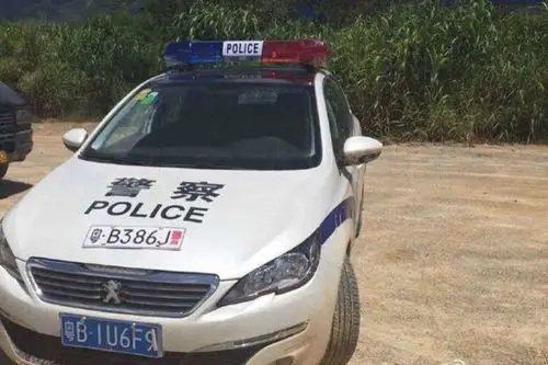 深圳警方发现假警车 一路跟踪方知是拍戏