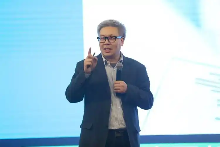 (徐连金授课图片)第四位分享嘉宾是财务管理实战专家黄道雄,他跟大家