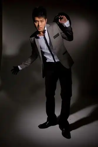 姓名: 萧正楠(edwin siu)              生日: 3月23日