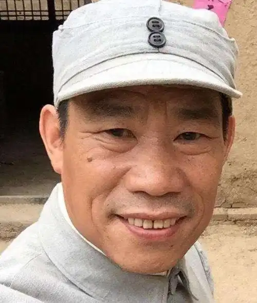 《亮剑》筹拍之初,导演想请一个日本人,来出演剧中的"大佐坂田".