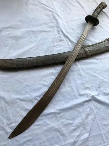 8厘米,喜欢的不要错过 分断槽清代牛尾刀   全长94 刀长91.5 宽3.