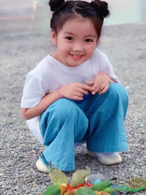 她4岁出道赚钱养家6岁赚到百万养弟弟如今现状却让人感到心疼