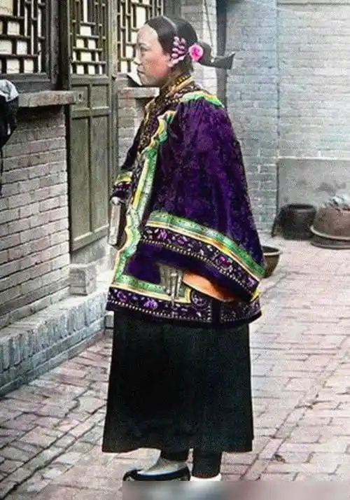 清朝女子老照片,婉容气质倾国倾城,小夫妻颜值惊人_格格_典型_服装