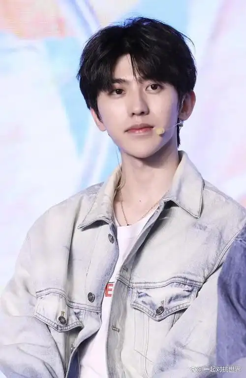 顶流蔡徐坤涉嫌与粉丝有染,央视下架全部视频,工作室经营异常!