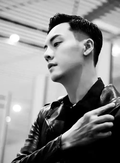 人总是会反复爱上港系型男