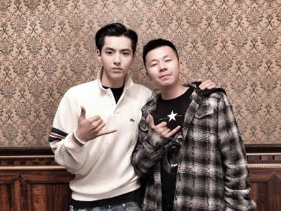 旧照翻新赵丽颖表弟晒与吴亦凡合照