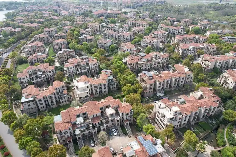 合肥:无人机航拍绿色港湾住宅小区