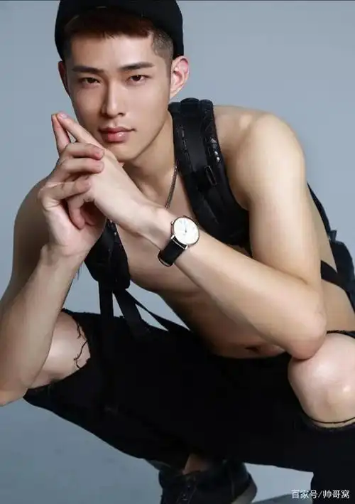 男人味十足的体育生小哥哥,痞帅运动肌肉男生的魅力果然与众不同