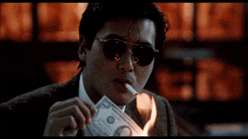 一开始警察拿出的"画家"照片,其实就是《赌神》高进经典的大背头背