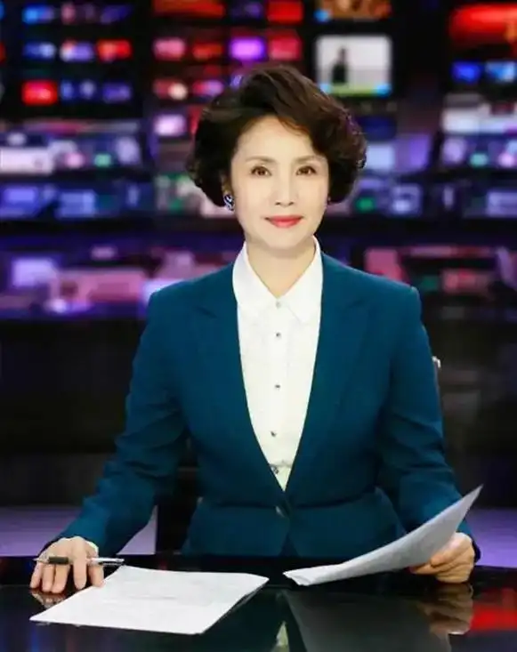 央视新闻主持人徐俐