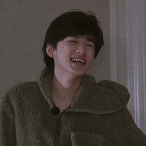 宋亚轩素颜合集素颜芽芽五官好优越