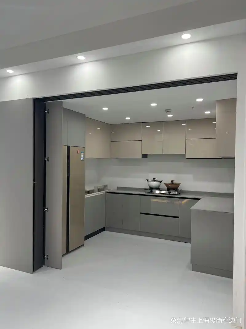 厨房隐藏式推拉门是一种美观实用的设计
