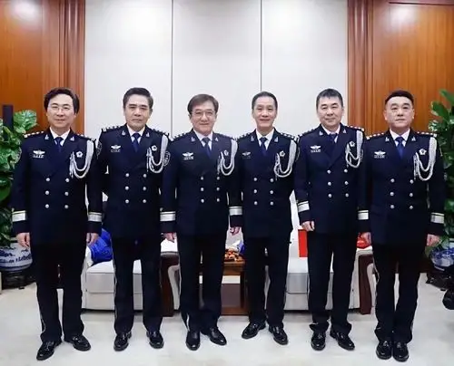 2021新式警察礼服成龙王一博穿上演绎警察新形象图
