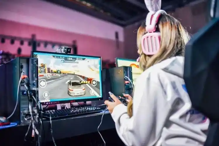 拿下近2亿活跃用户斗鱼成电竞直播神豪却只播了个前戏