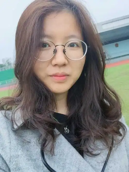 戴眼镜的女孩怎样自拍好看?