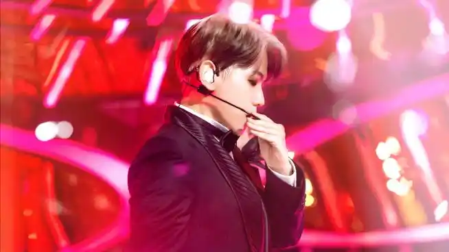 边伯贤solo出道四周年