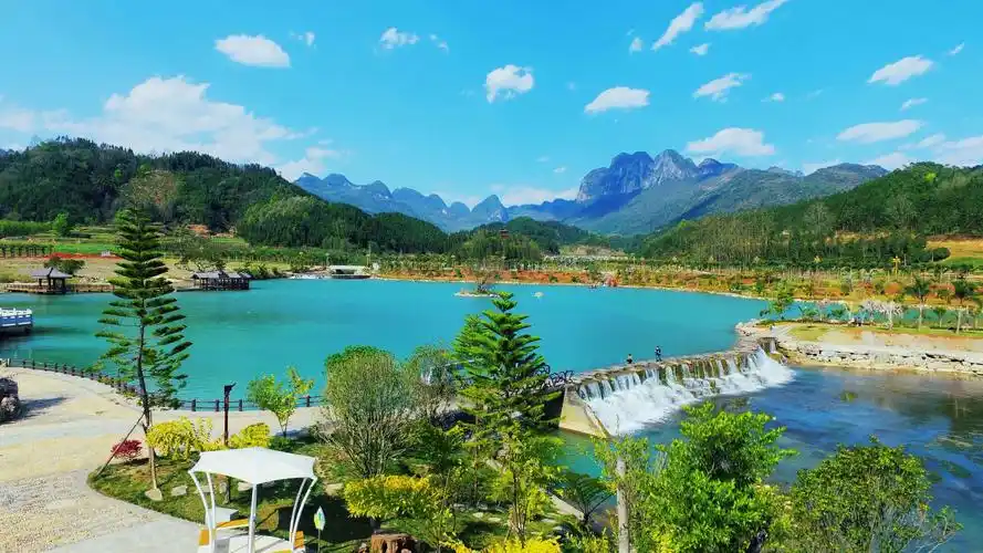 近日,记者走进云南省曲靖市师宗县荣海新区通源河岔河——北溪河,幸福