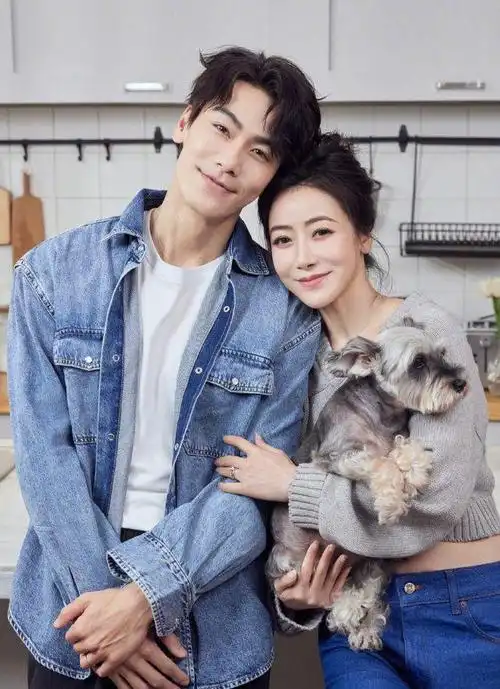 有人说戴向宇的名气没陈紫函大,地位上不对等,但爱情从来都不是只有