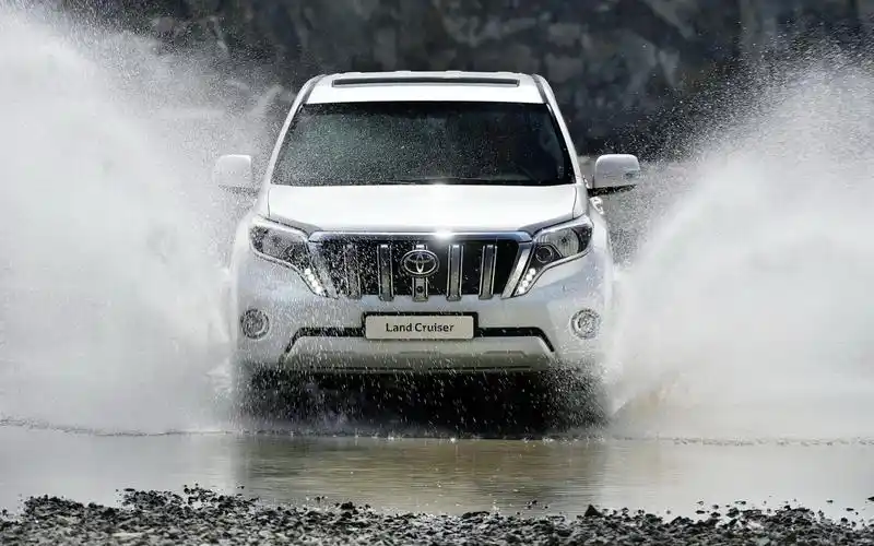 丰田普拉多2014款主题壁纸