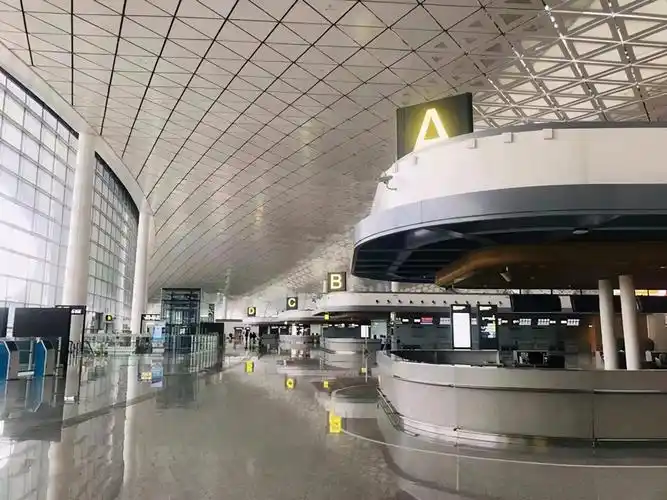 长春龙嘉国际机场停车收费标准,周边多少钱一天,小强攻略来啦