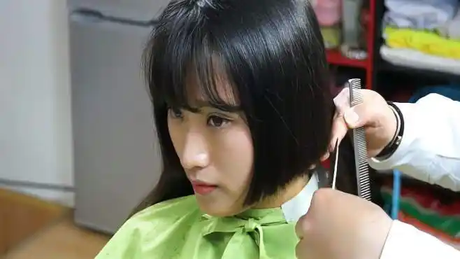 1009次播放2021年10月26日丽丽把留了多年的长发剪短了,短发让整个人