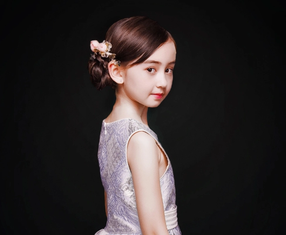 四:《巨齿鲨》里面的小女孩梅英也是蔡书雅饰演的,谁认出了《巨齿鲨》