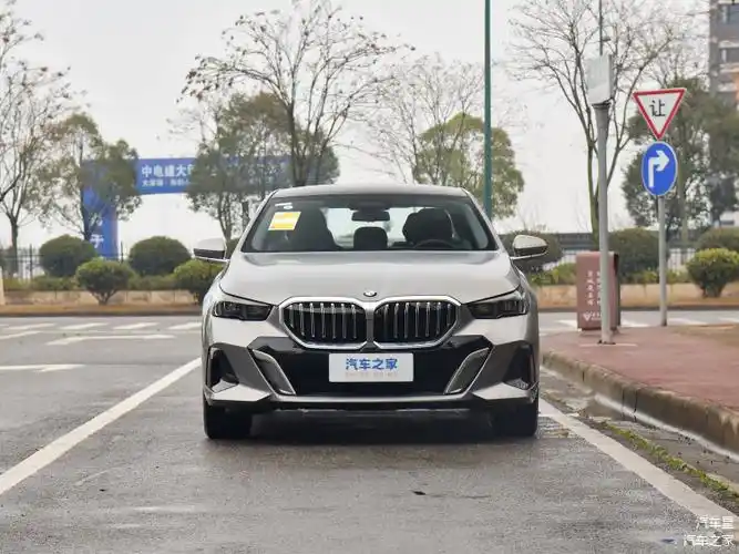 宝马5系配20t48v混动售4399万起表现如何
