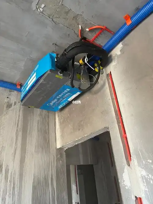 新风按的贼辣鸡,一点不专业,没有装消音管,主机出风口风噪很大