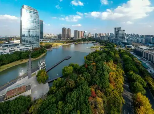 花桥之秋秋日胜春朝莫负好光景趁秋还在快去找她玩吧