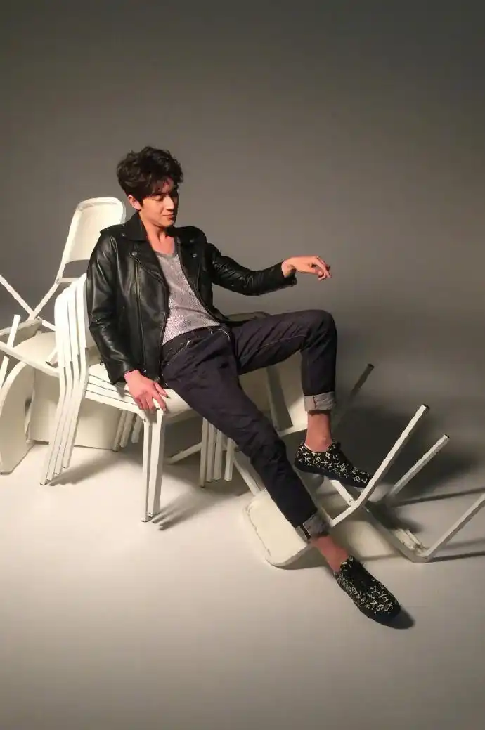 林更新这不知何处安放的大长腿