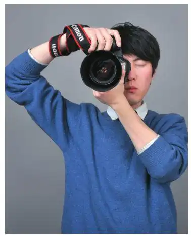 正确的持机姿势 1.