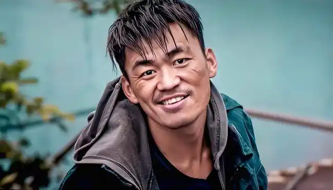 谁说王宝强只会演喜剧演反派动作生猛演文艺片演技炸裂