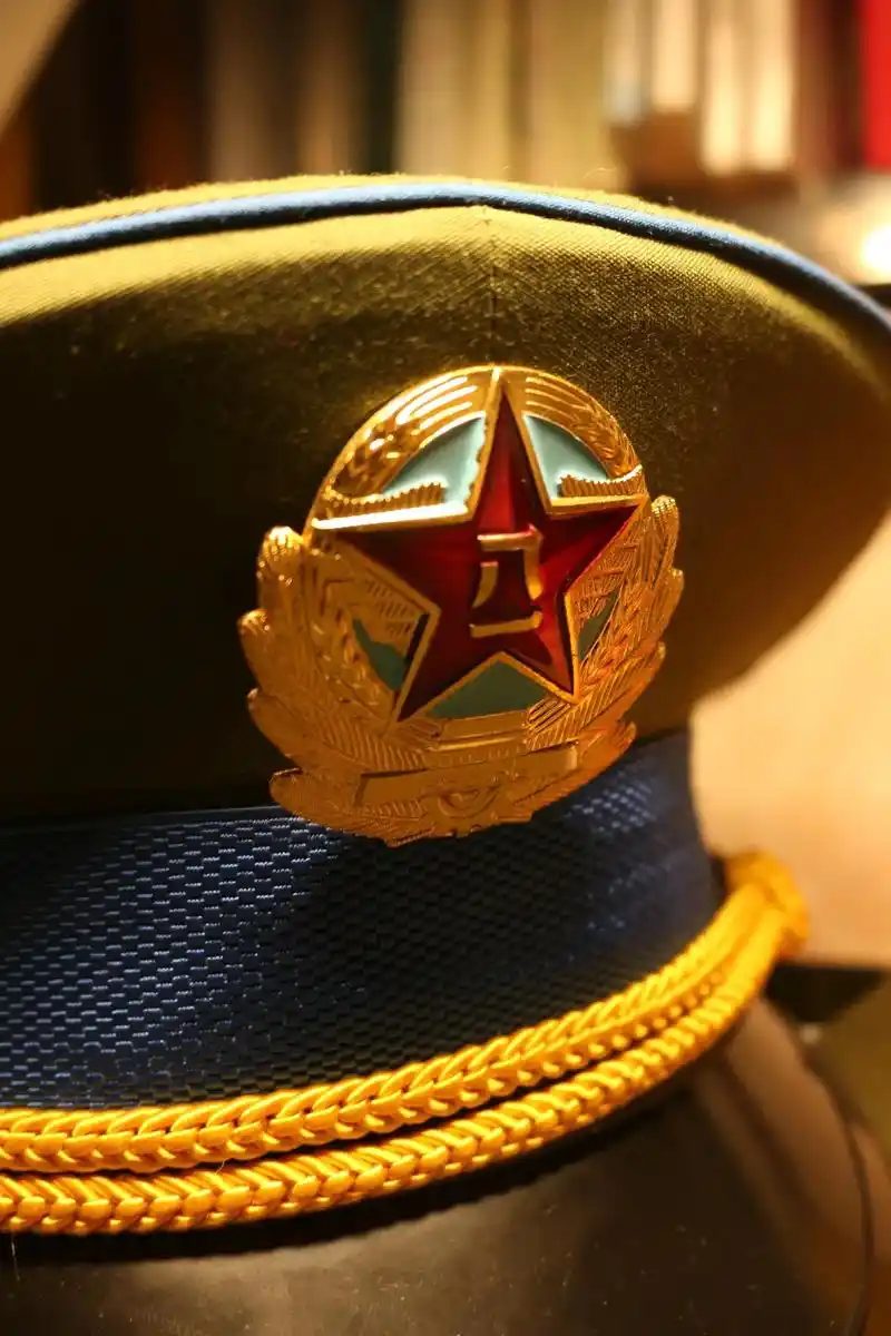 改革光芒.#中国人民解放军 #军服 #摄影 @顶针叔 @米哈 - 抖音