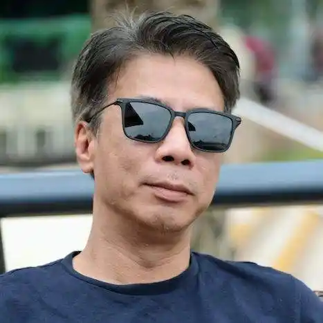 刘卓辉1989年就认识了艾敬,后来为了她,1992年专门来内地创办"大地