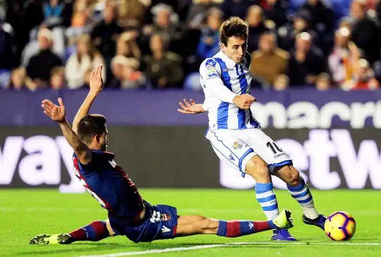 足球——西甲联赛:皇家社会胜莱万特