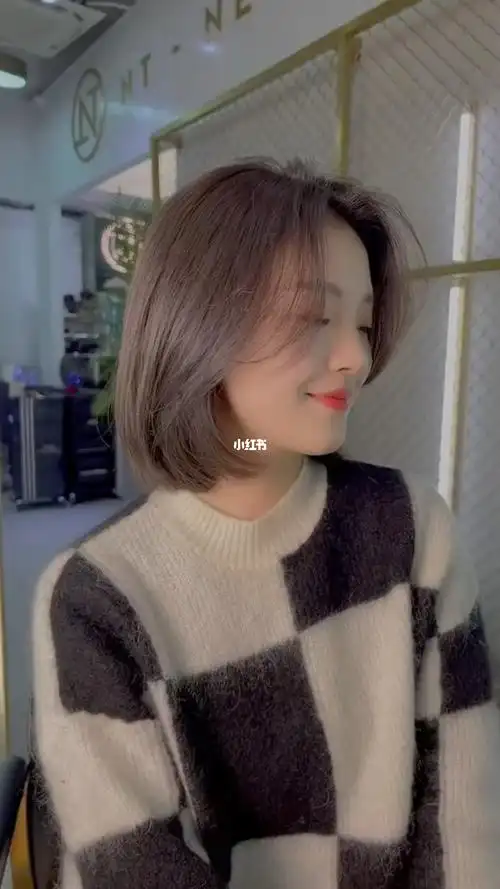 减龄发型  #发型  #女士短发  #一刀切短发  #女生短发发型  #圆脸
