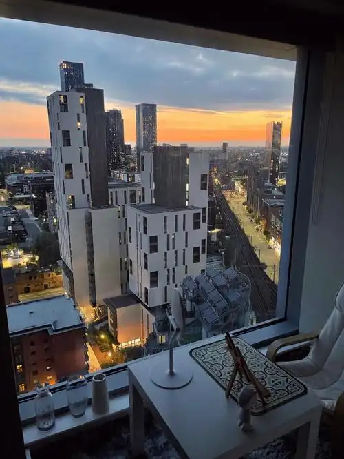 曼城bridgewaterheights落地窗夜景