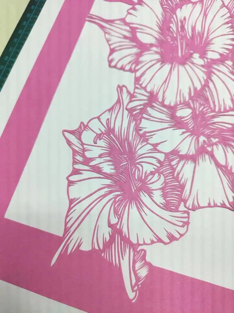 彩色花卉剪纸—剑兰(8/100) 花卉剪纸第八副作品上线了 原画稿来自