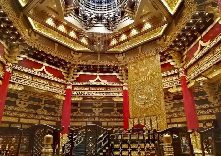 气势恢宏的万象神宫,使人们能够俯看整个宫格布局,那真是"会当岭绝顶