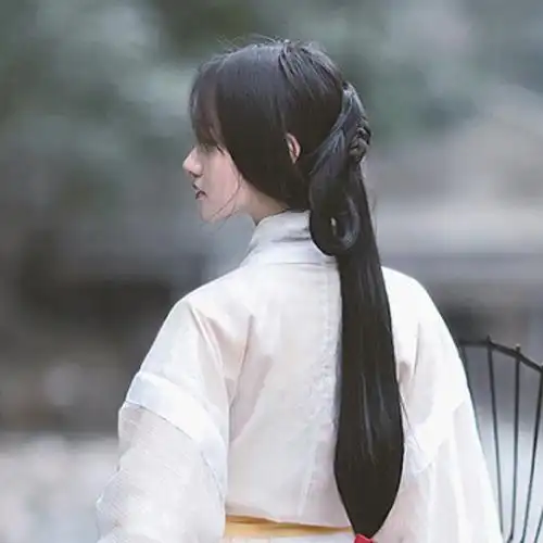 "空山新雨后,天气晚来秋" 微博自截 古风汉服女生头像